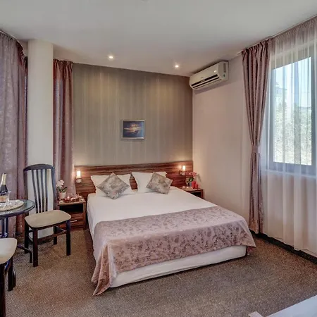 Ellinis - Sea View And Free Parking 3* Várna