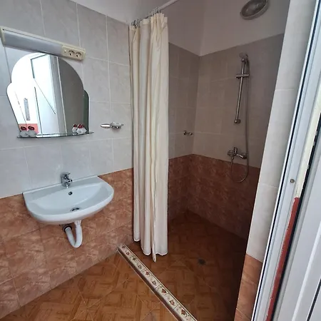 елинис Хотел 3*