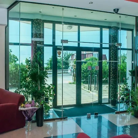 מלון Ellinis - Sea View And Free Parking 3*